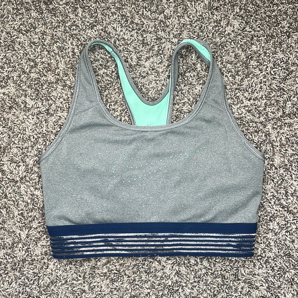 Nike sports bra | Size: M |